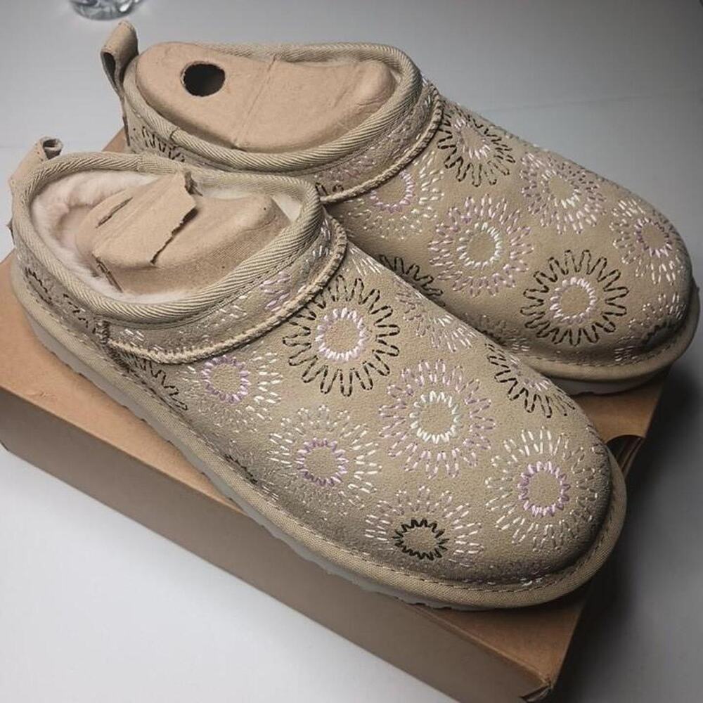 UGG Classic Micro Sun Stitch Slip Ons Size 7